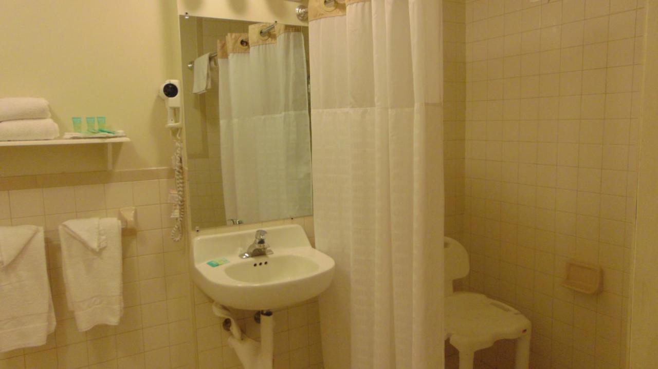 Econo Lodge Marmora Habitación foto